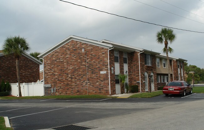 Colonial Townhouses