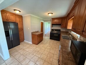 7105 Whitesburg Dr SE in Huntsville, AL - Building Photo - Building Photo
