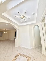 2816 Kinsington Cir in Weston, FL - Building Photo
