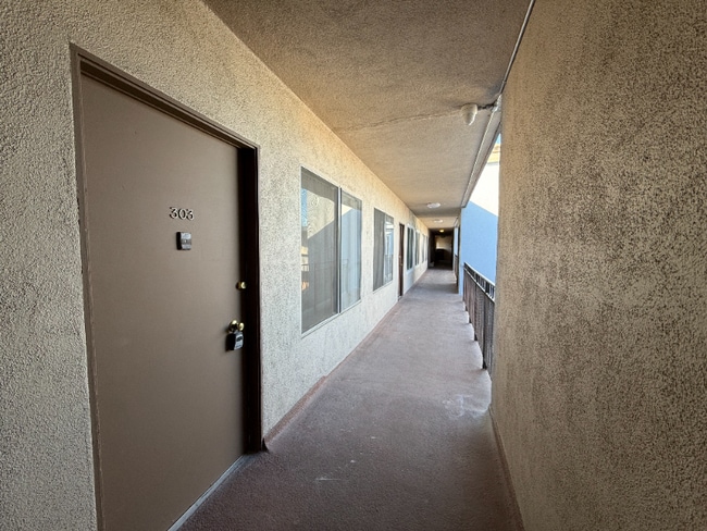 6039 Whitsett Ave in Los Angeles, CA - Building Photo - Building Photo