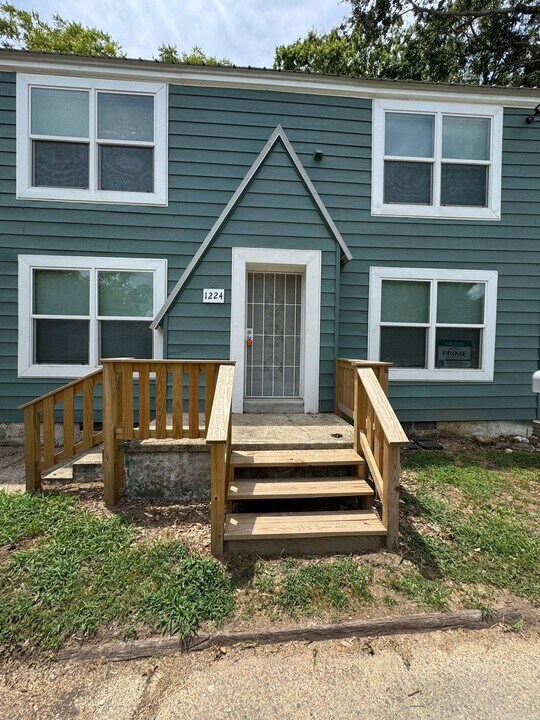 1224 School St-Unit -B in Malvern, AR - Building Photo