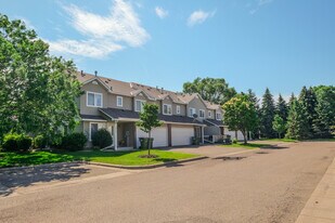 Oak Pointe Townhomes in Coon Rapids, MN - Building Photo