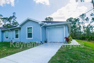 341 Reeves St in Lehigh Acres, FL - Building Photo
