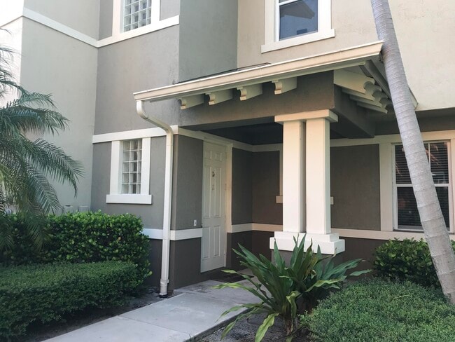 990 Millbrae Ct in West Palm Beach, FL - Building Photo - Building Photo