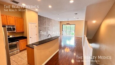 3732 Avalon Park E Blvd in Orlando, FL - Foto de edificio - Building Photo