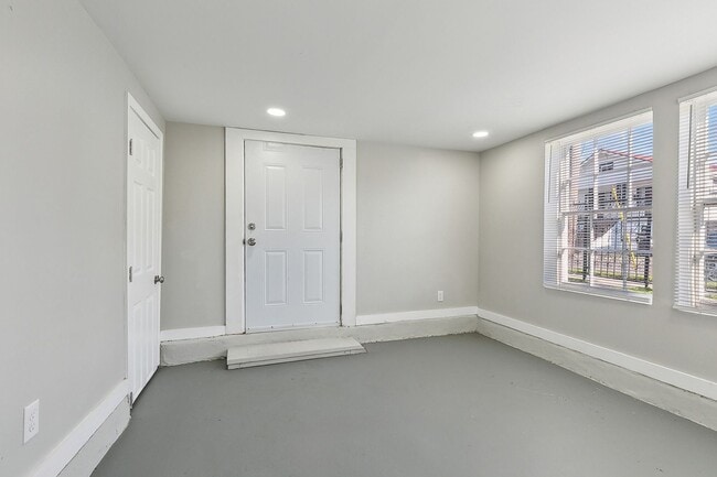 2301 Peniston St in New Orleans, LA - Foto de edificio - Building Photo