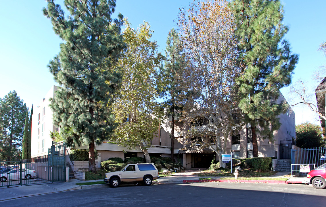 Kingsbury Court in Granada Hills, CA - Building Photo