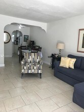 7921 Abbott Ave-Unit -4 in Miami, FL - Building Photo - Building Photo