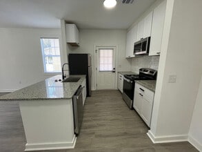 1934 Elvin Dr in Baton Rouge, LA - Foto de edificio - Building Photo