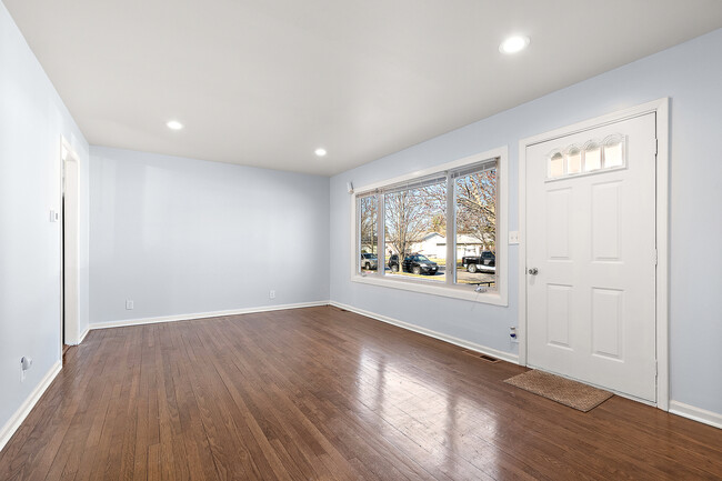 3320 Lynwood Dr in South Chicago Heights, IL - Building Photo - Building Photo