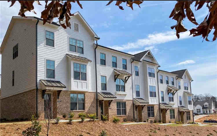 865 Green Sapling Trl in Suwanee, GA - Foto de edificio