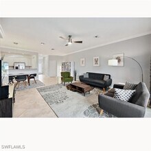 2672 Blossom Wy in Naples, FL - Foto de edificio - Building Photo