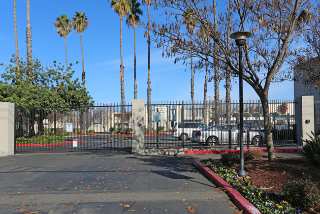 Lord Tennyson in Hayward, CA - Foto de edificio - Building Photo