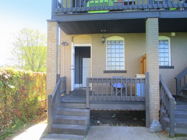 323 Boyleston St, Unit 1st Floor in Ambridge, PA - Foto de edificio - Building Photo