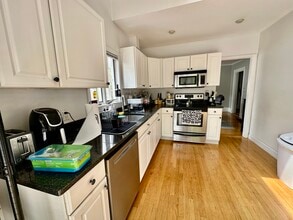 33 Park St, Unit 2 in Medford, MA - Foto de edificio - Building Photo