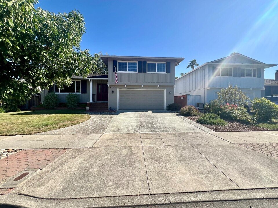 1122 Viscaino Ave in Sunnyvale, CA - Foto de edificio