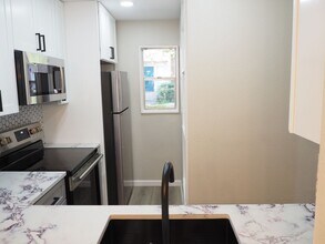 962 S Weatherred Dr in Richardson, TX - Building Photo - Building Photo