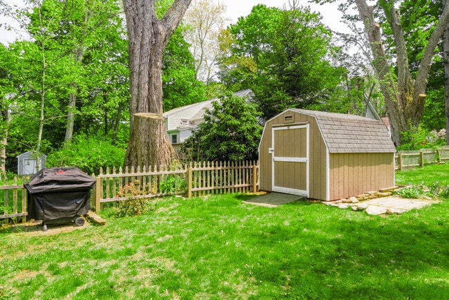 21 Elsmere Rd in Amston, CT - Building Photo - Building Photo