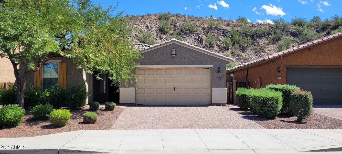 27057 N Skipping Rock Rd in Peoria, AZ - Building Photo