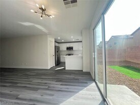6339 W Silver Ribbon Ct in Las Vegas, NV - Building Photo