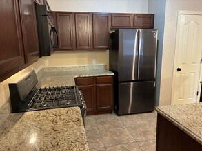 5602 England Dr in Sunland Park, NM - Foto de edificio - Building Photo