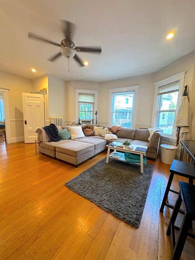 11 Henshaw St, Unit 3