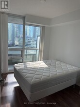33-1033 Bay St. in Toronto, ON - Building Photo - Building Photo