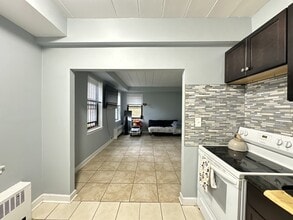 1360 W Touhy Ave in Chicago, IL - Building Photo - Building Photo