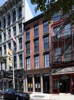 233 Chestnut St in Philadelphia, PA - Building Photo