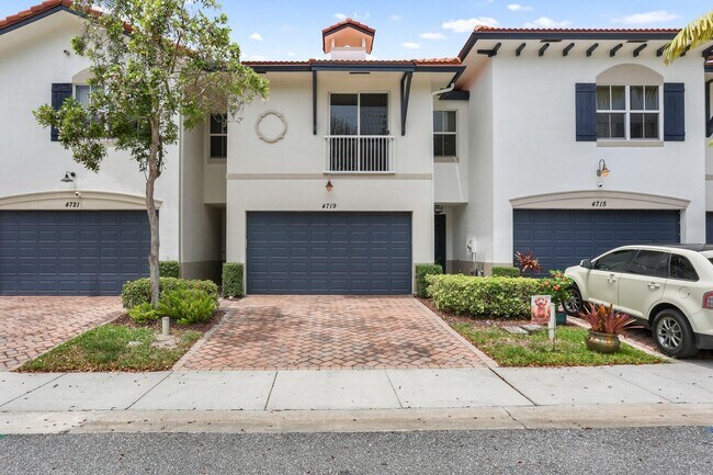 property at 4719 N Prive Cir