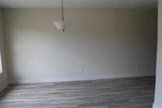 1102 Lorrie Dr, Unit Apt 407 in Richardson, TX - Building Photo - Building Photo