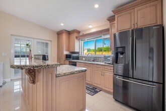 6824 SW 5th St in Pembroke Pines, FL - Building Photo - Building Photo