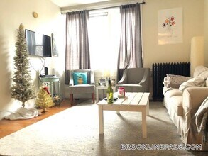 318 St Paul St in Brookline, MA - Foto de edificio - Building Photo