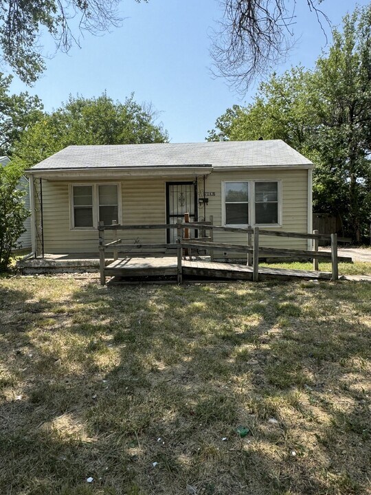 2043 N Minnesota St in Wichita, KS - Building Photo