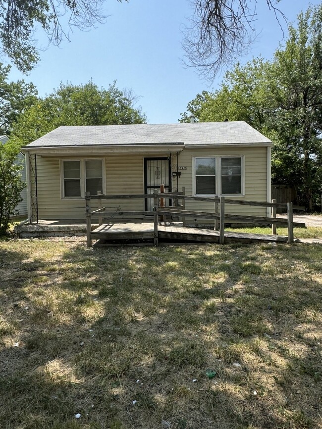 property at 2043 N Minnesota St