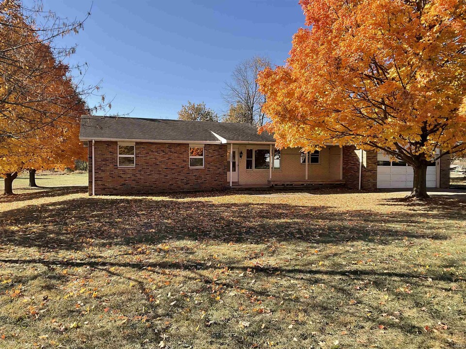 16907 Indianapolis Rd in Yoder, IN - Foto de edificio