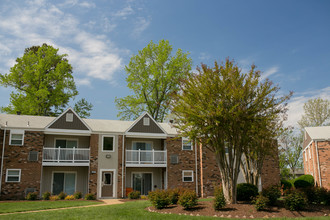 Falcon Point Apartment Homes in Virginia Beach, VA - Building Photo - Building Photo