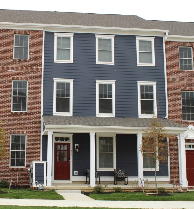 960 Lorewood Grove Rd in Middletown, DE - Building Photo