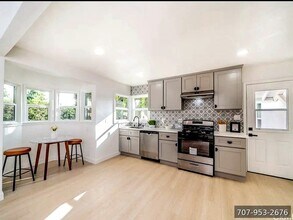 3995 McKenzie St in Riverside, CA - Building Photo - Building Photo