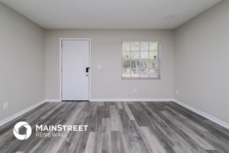 9311 N 12th St, Unit 301 in Tampa, FL - Foto de edificio - Building Photo