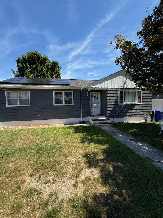 57 Grant St in Milford, MA - Building Photo