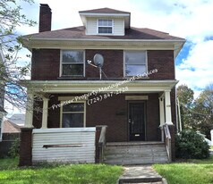 180 Cedar Ave in Sharon, PA - Building Photo