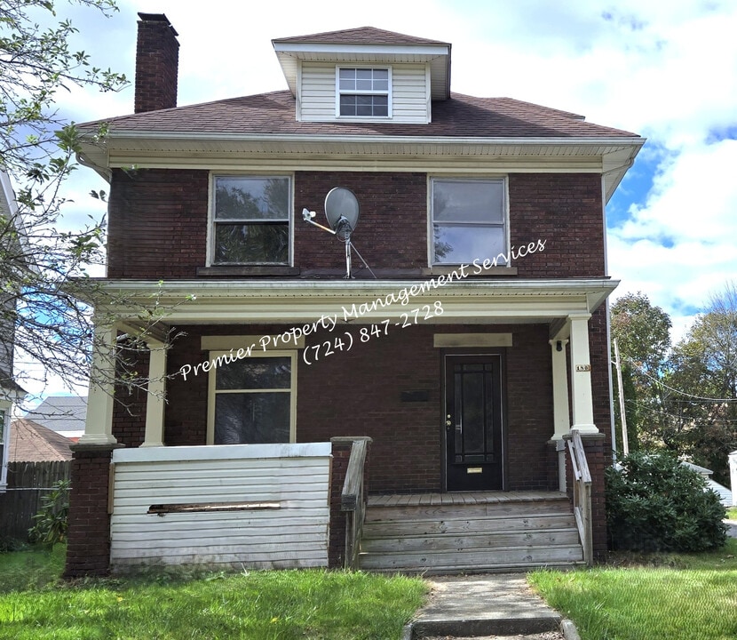 180 Cedar Ave in Sharon, PA - Building Photo