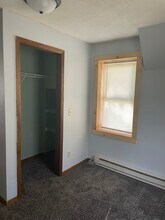 929 4th St SE, Unit A in Willmar, MN - Foto de edificio - Building Photo