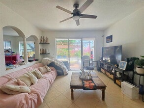 10828 NW 85th Terrace in Doral, FL - Building Photo - Building Photo
