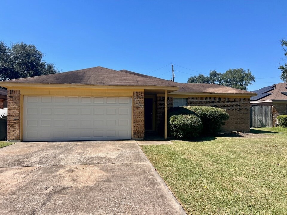 1650 Shirley Cir in Beaumont, TX - Building Photo