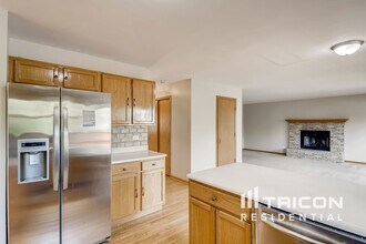 1864 Lake Shore Dr in Romeoville, IL - Building Photo - Building Photo