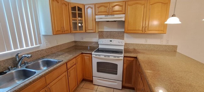 651 Ponahawai St in Hilo, HI - Building Photo - Building Photo