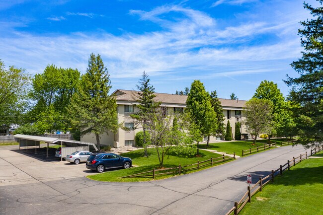 Whispering Pine Apartments in Holt, MI - Building Photo - Building Photo