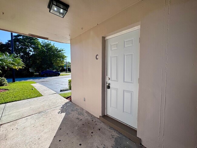 3101 NE 7th Ave-Unit -C in Pompano Beach, FL - Building Photo - Building Photo